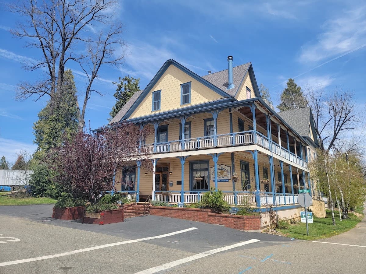 American River Inn