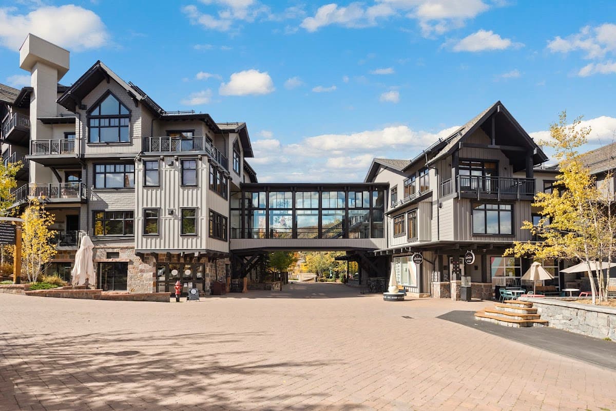 Capitol Peak Lodge by A Better Life