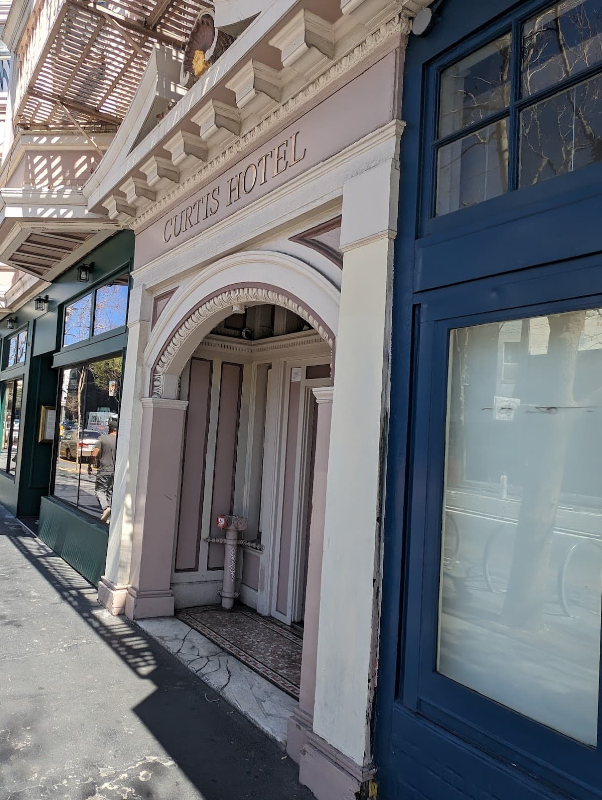 Curtis Hotel