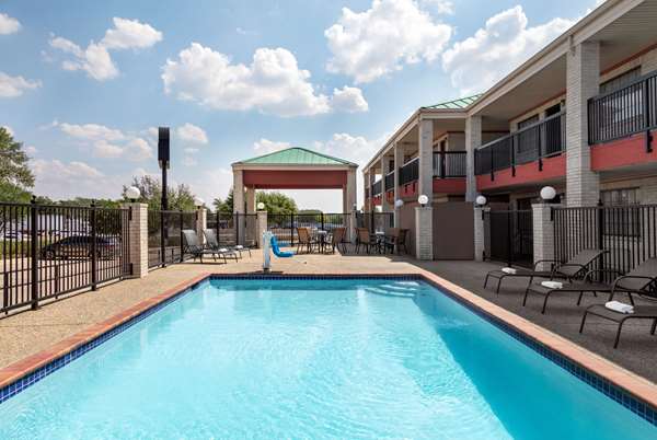 Days Inn by Wyndham San Antonio Near Fiesta Park