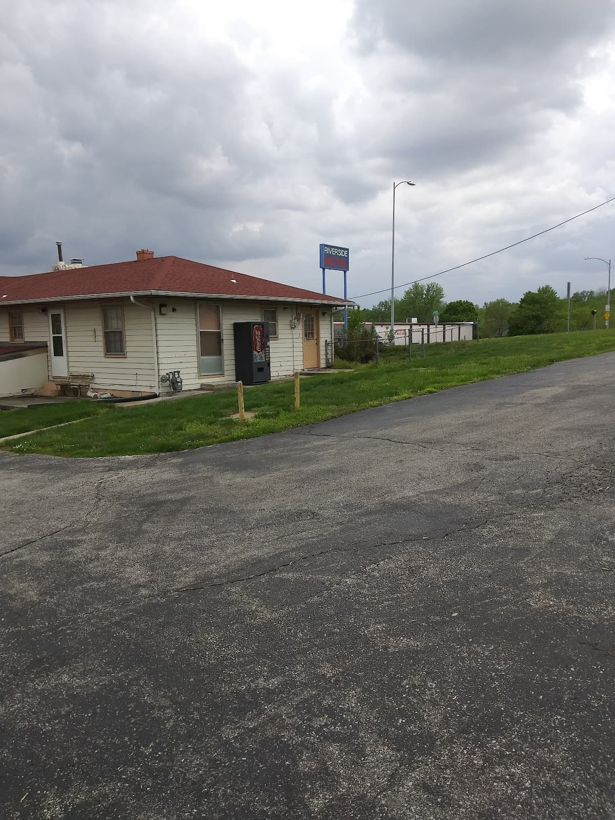 Riverside Motel