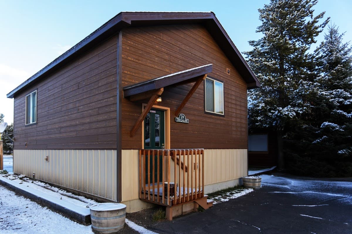 Gallatin Cabin 124 - Faithful Street Inn
