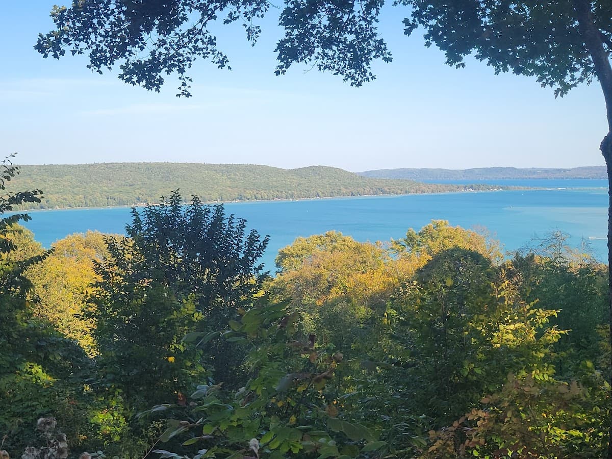 Villageside Lakeshore Inn