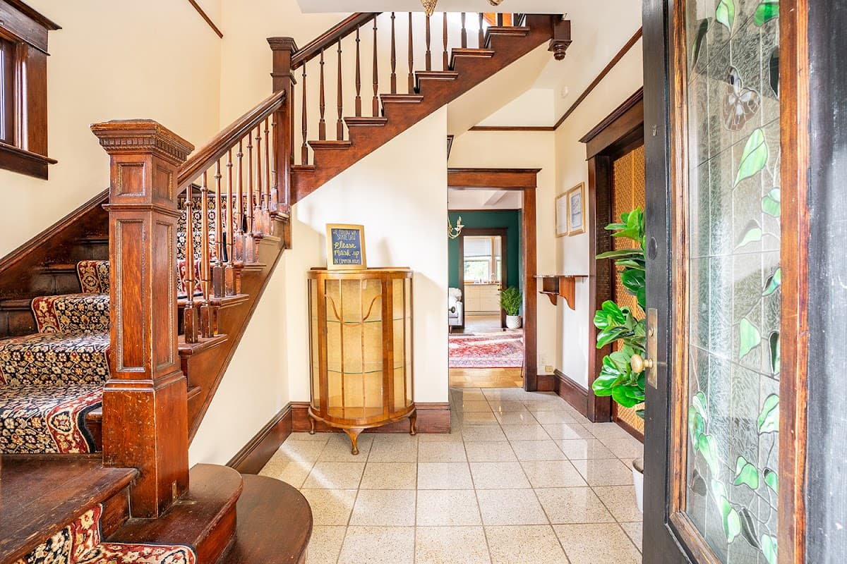 FoxGlove Inn