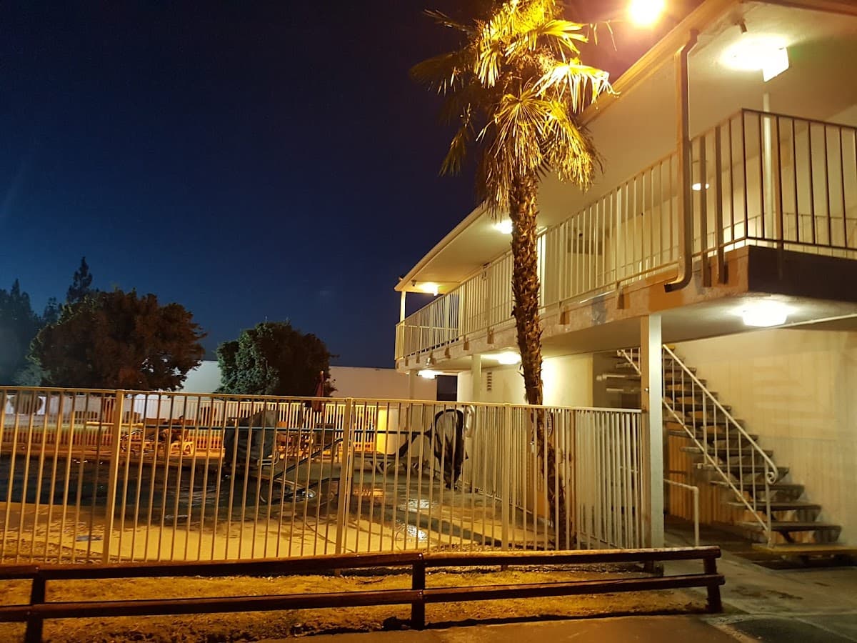 Motel 6 Fresno, CA - Blackstone North