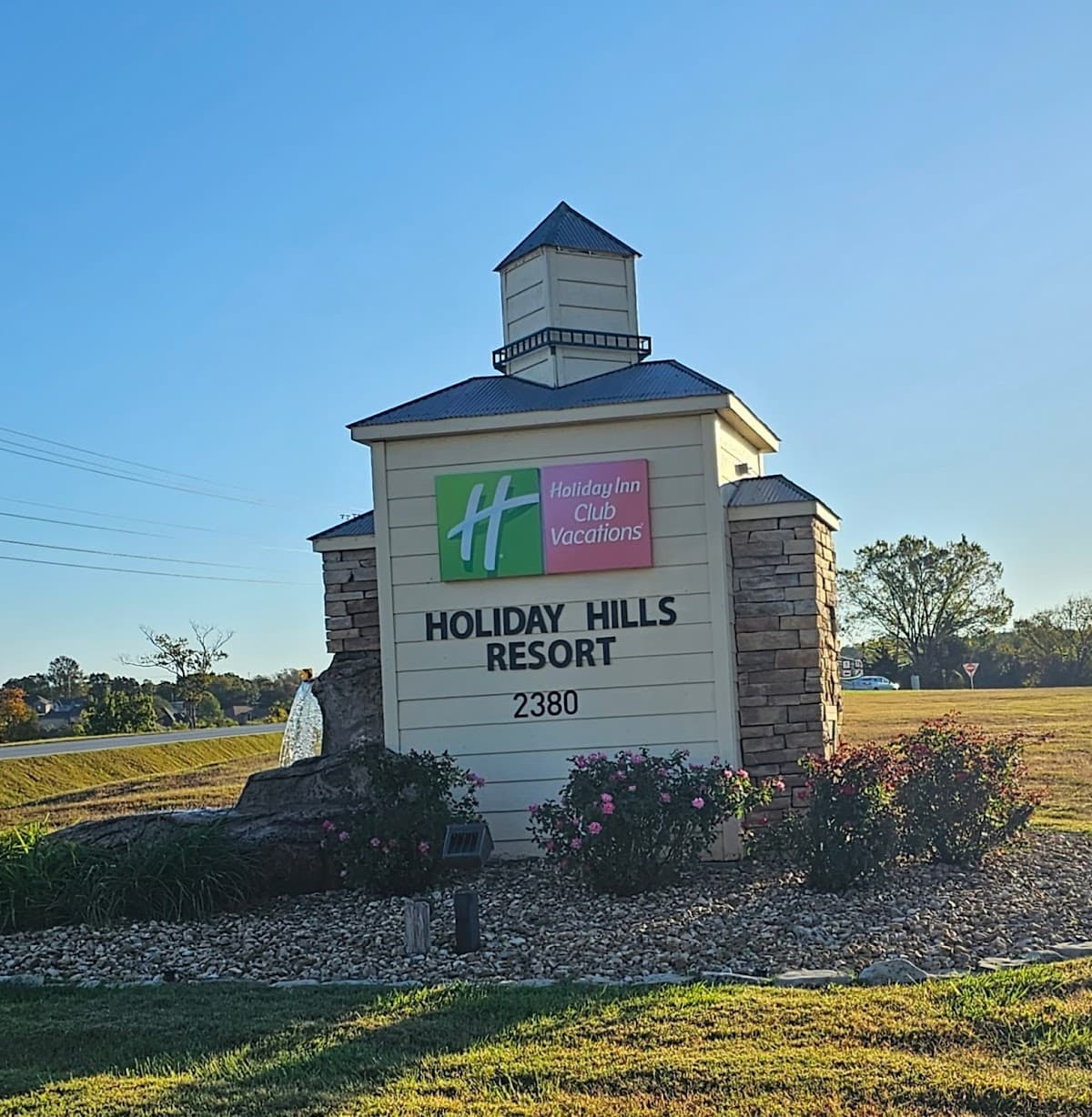 Holiday Inn Hills Resort